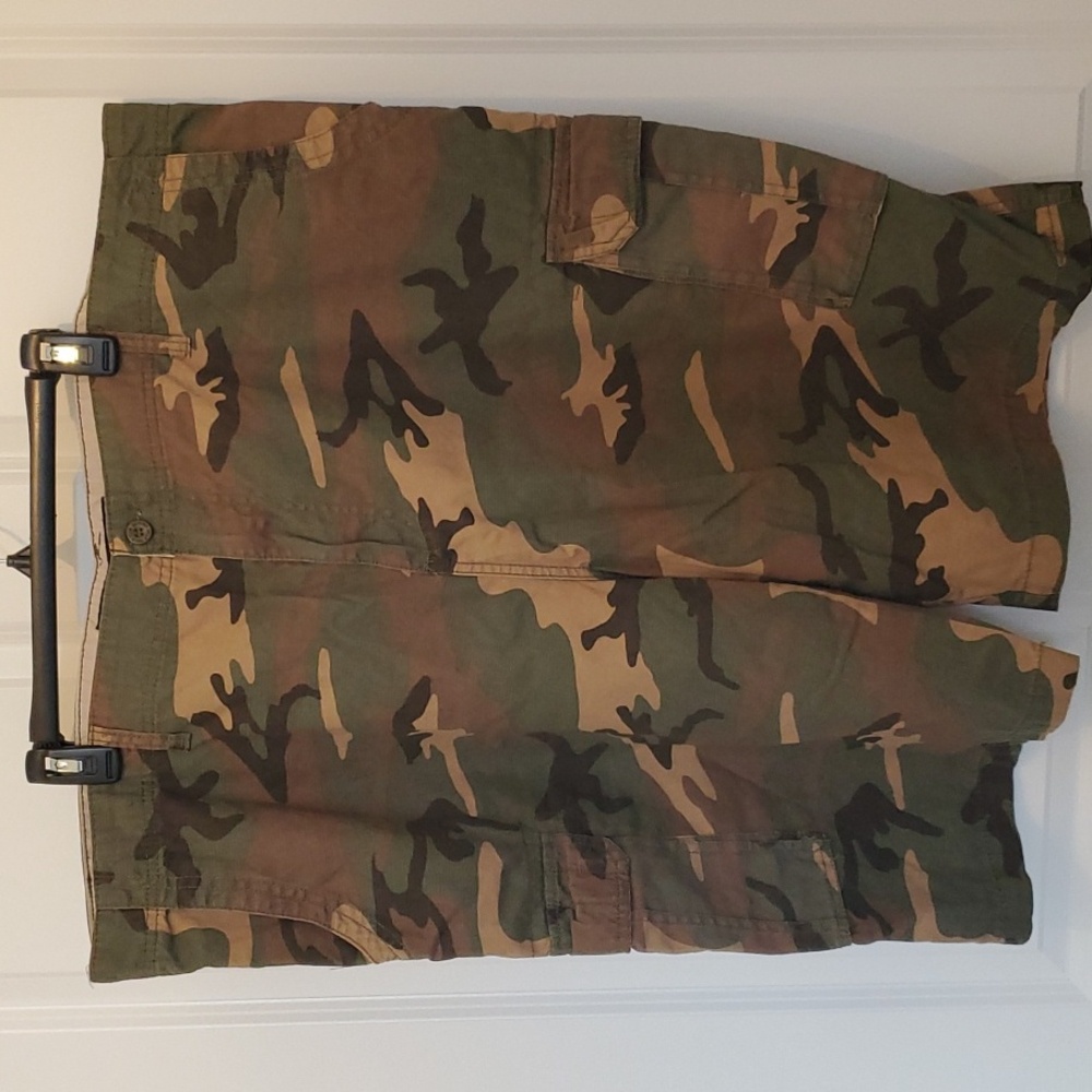 Beverly Hills Polo Club, Cargo Shorts, Camouflage Print, Size 46